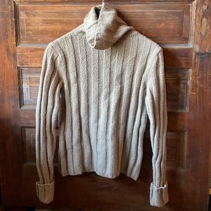 Old Navy knit oatmeal turtleneck sweater, size M.
